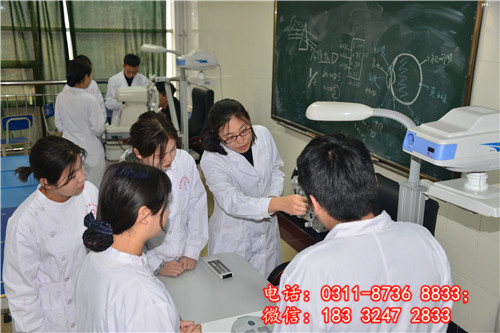 口腔醫(yī)學?？贫嗑每梢钥贾磲t(yī)師和執(zhí)業(yè)醫(yī)師證
