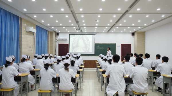 農(nóng)村戶口上石家莊同仁醫(yī)學(xué)院能減免學(xué)費(fèi)嗎？