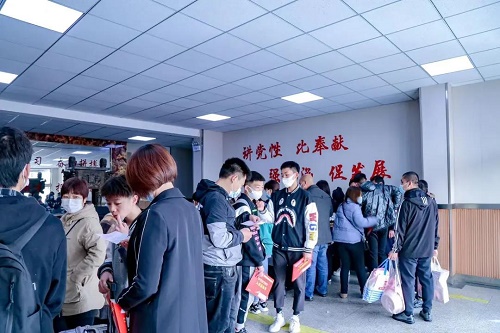 報(bào)名石家莊東華鐵路學(xué)校要求中考成績(jī)嗎？