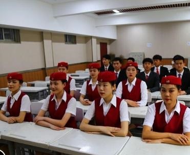 石家莊東華鐵路學(xué)校是封閉管理嗎？