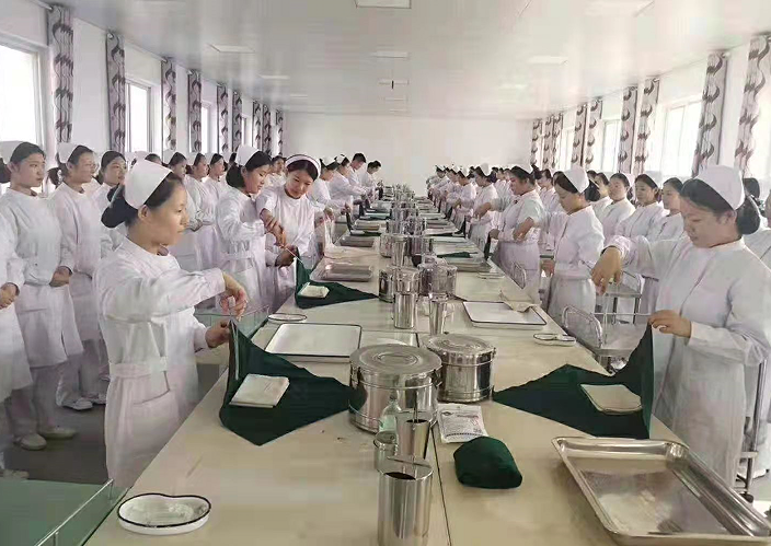 初三生報名護理專業(yè)都學(xué)生什么，能上大學(xué)嗎