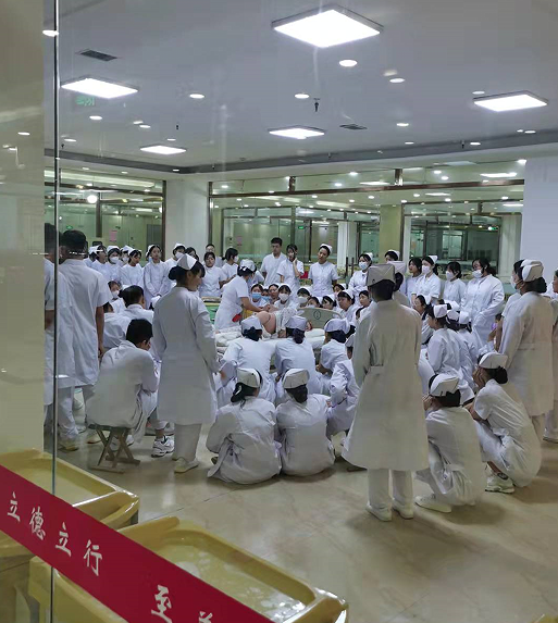 初中生可以學護士嗎？學護士是一個怎么樣的流程？