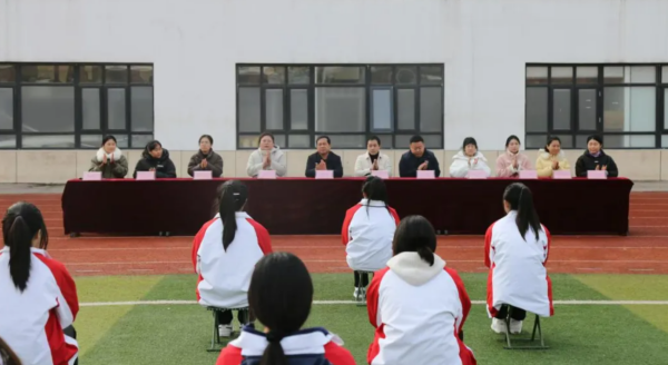 石家莊東華鐵路學(xué)?？瓦\(yùn)服務(wù)禮儀技能大賽